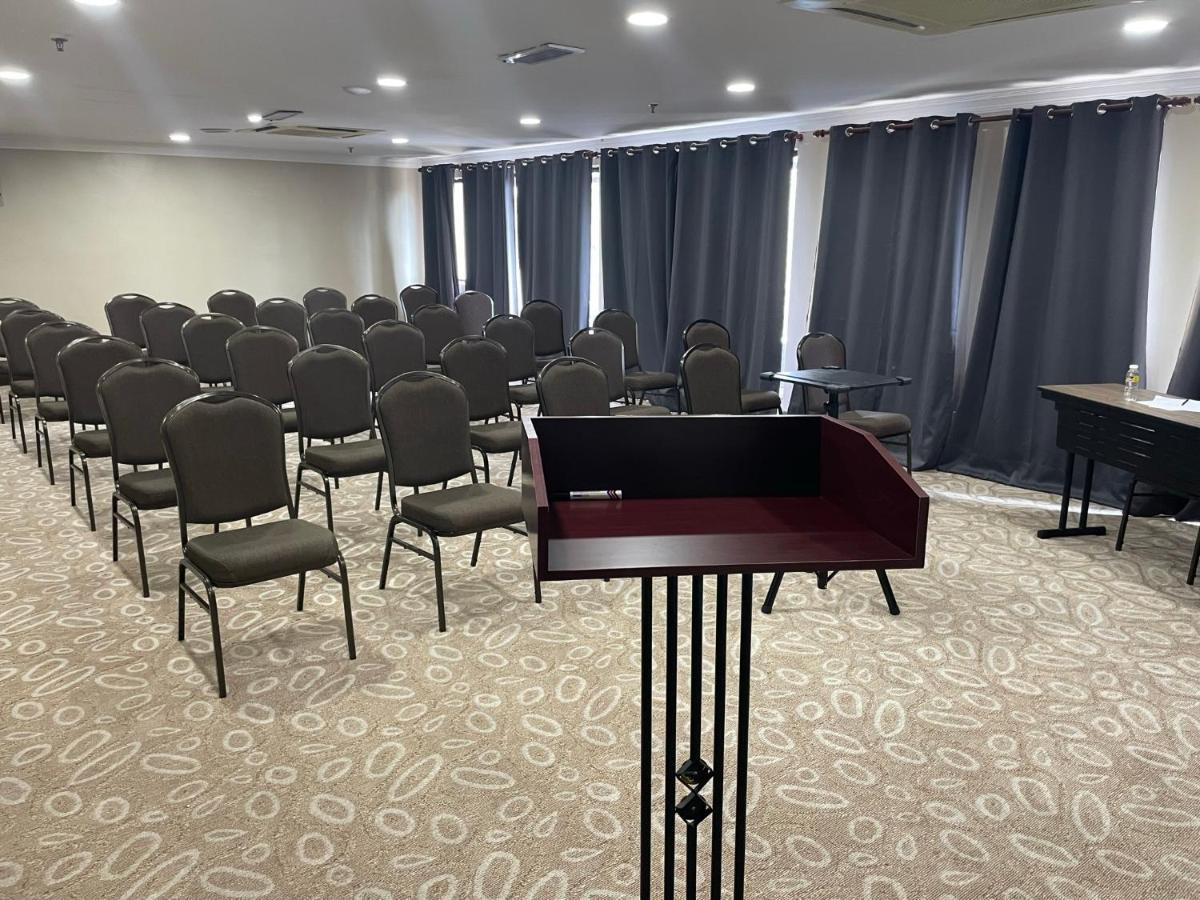 Putra Brasmana Hotel Куала-Перліс Екстер'єр фото