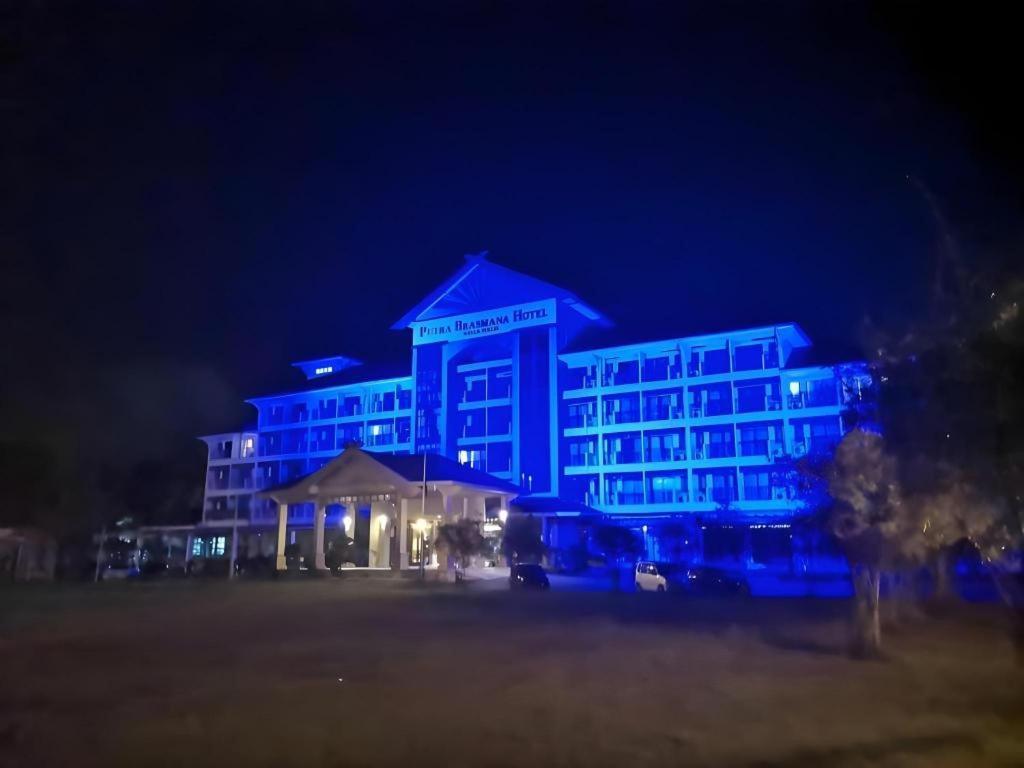 Putra Brasmana Hotel Куала-Перліс Екстер'єр фото